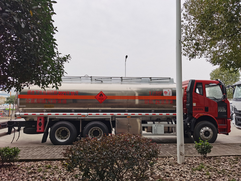 國六解放后八鋁合金油罐車