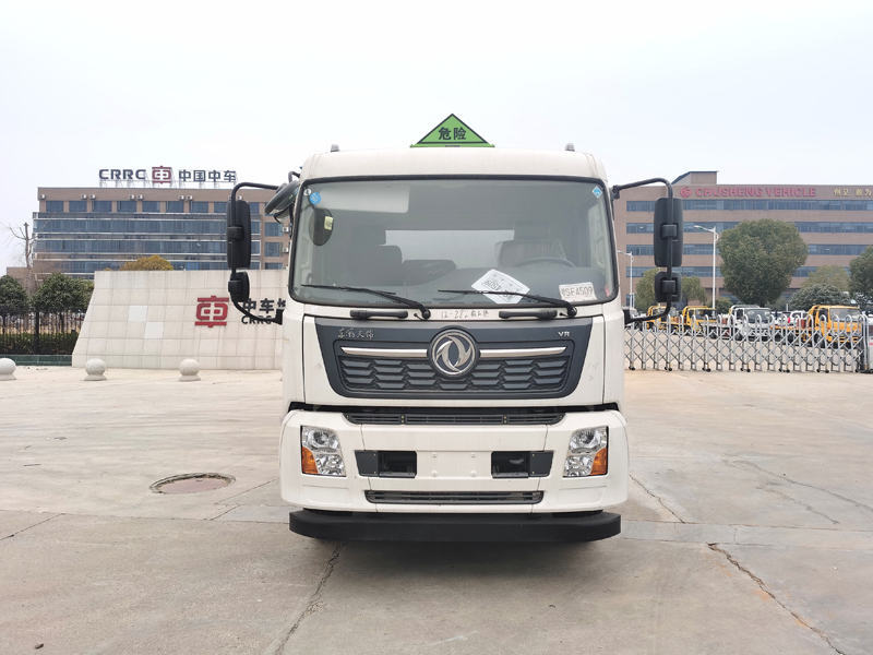 天錦小三軸油罐車