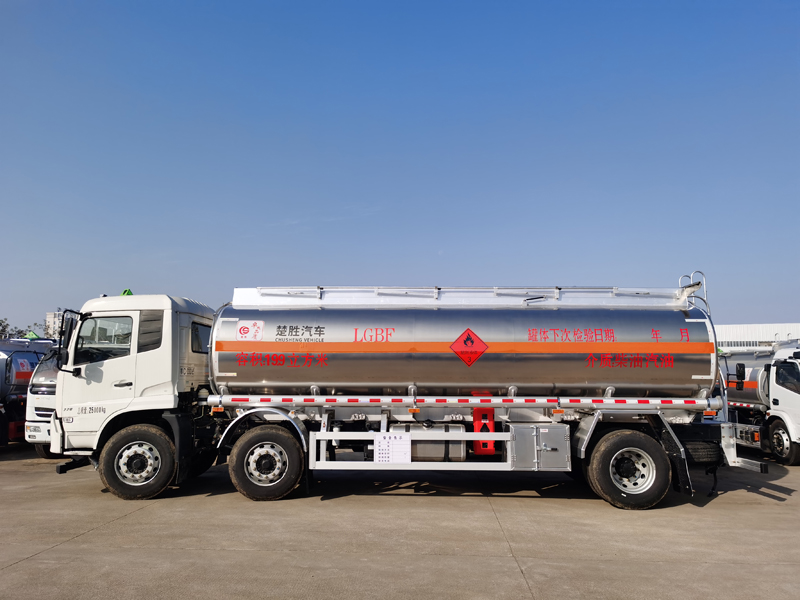 天錦小三軸油罐車