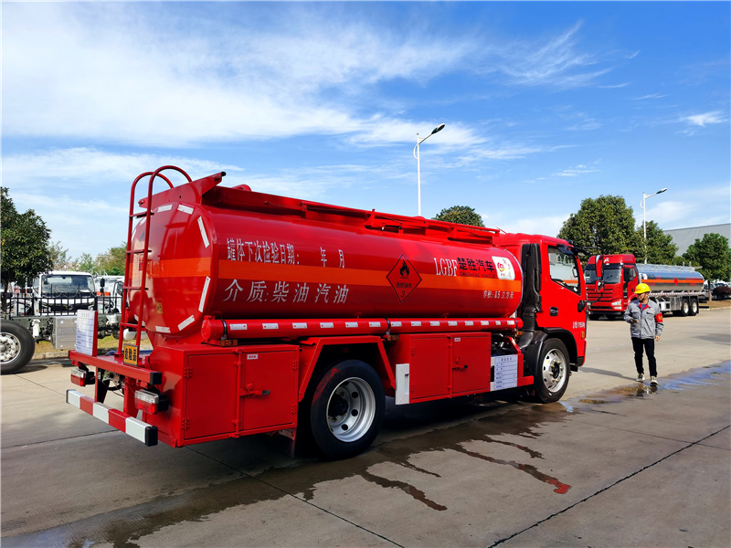 消防隊(duì)專用國六東風(fēng)8噸油罐車